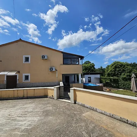 Lorena Apartmán *